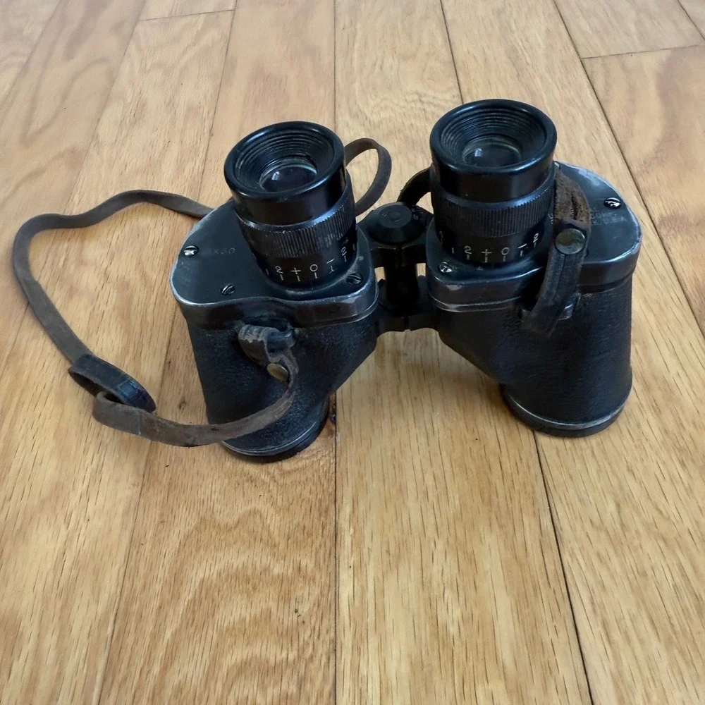 WWII Vintage Universal Camera Corp M17 Binoculars with Leather‎ Carrying Case